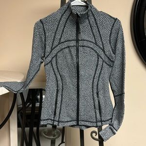 LULULEMON navy blue with white yoga zip size 6